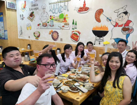 驗光定配培訓(xùn)學(xué)員與老師歡聚一堂
