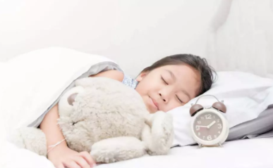 孩子每天睡眠不足9小時，近視風險增9倍