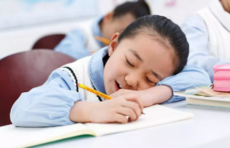 孩子每天睡眠不足9小時，近視風險增9倍