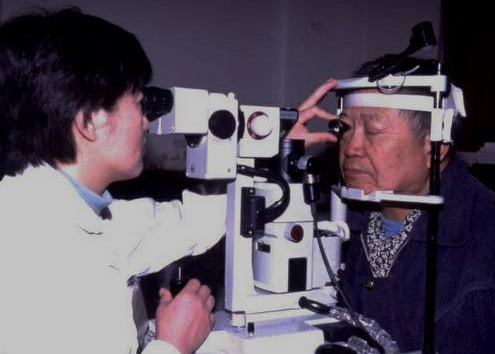 驗光師案例解讀：眼睛看東西變形，最好是定期做好眼底視功能檢查