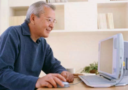 驗(yàn)光師告誡鏡片長(zhǎng)期不換的后果比你想象中的更糟！