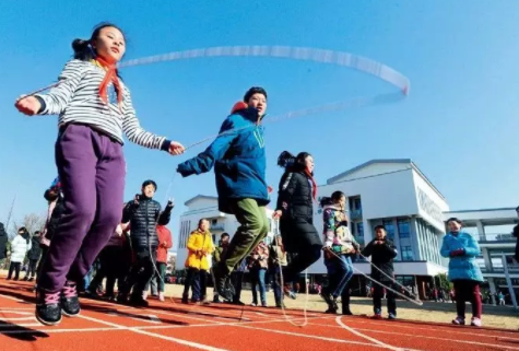 新聞周刊深度報道：近視“越治越多”的背后是什么原因？