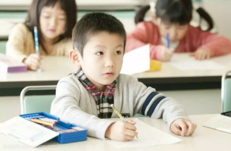 中國(guó)青年報(bào)調(diào)查：71.0%受訪(fǎng)中小學(xué)生家長(zhǎng)坦言開(kāi)學(xué)后孩子視力下降