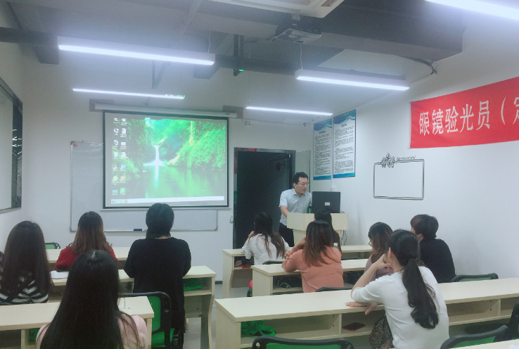 深圳眼鏡定配工職業(yè)技能大賽動(dòng)員會(huì)第二天盛況依然?。。? width=