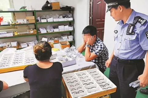 30元的貨賣(mài)上千元！深圳查獲山寨眼鏡3萬(wàn)多副，可能你也買(mǎi)過(guò)
