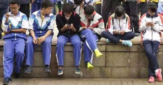 每2個小學生中就有1個近視，廈門市教育部門擬從改造教室燈光入手解決問題