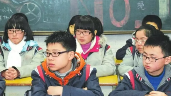 每2個小學生中就有1個近視，廈門市教育部門擬從改造教室燈光入手解決問題