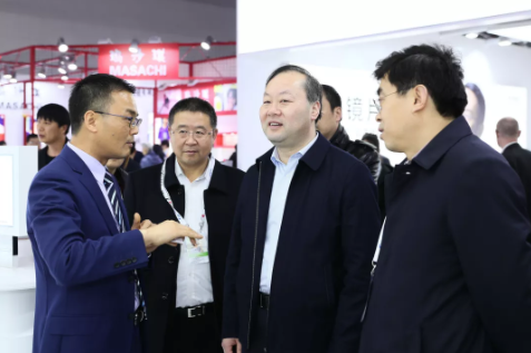 明月鏡片：攜4大亮點C位登場，上海眼鏡展現場精彩全收錄