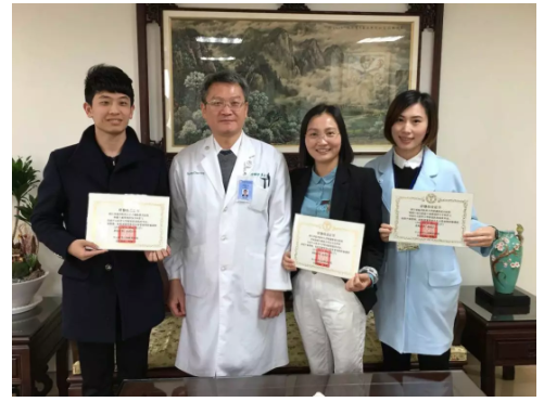 溫醫(yī)大梁遠波教授：大部分失明青光眼患者因就診不及時所致 | 世界青光眼日