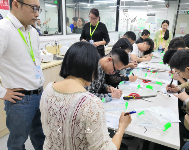深圳視普泰第六屆驗光定配培訓(xùn)班順利畢業(yè)