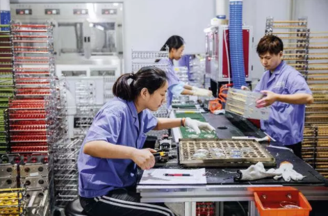 三聯(lián)生活周刊：招工難，成本高，又被美國加稅，丹陽鏡片為何不搬走？