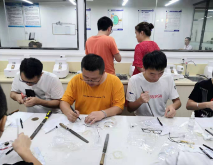 視普泰第八屆驗光定配考證培訓(xùn)技能精修班學(xué)員畢業(yè)啦！?。? width=