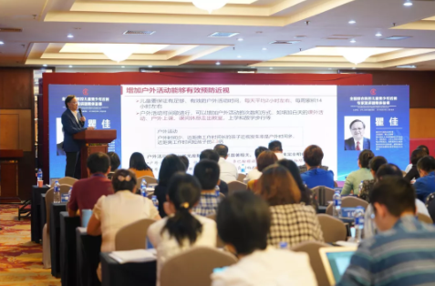 全國(guó)綜合防控兒童青少年近視專家宣講團(tuán)集體備課，已完成2000多萬(wàn)人次宣教