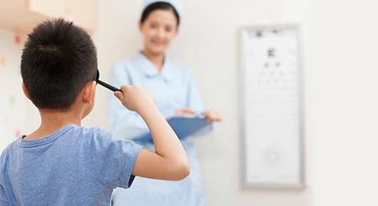 深圳驗光配鏡培訓患有斜視或弱視的兒童，該如何驗光配鏡？